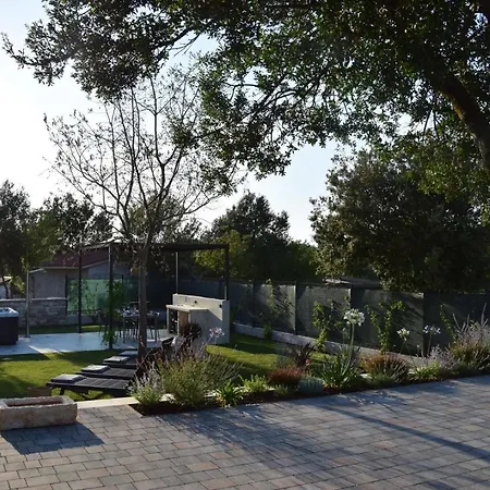 Vakantiehuis In With Jacuzzi Rovinj